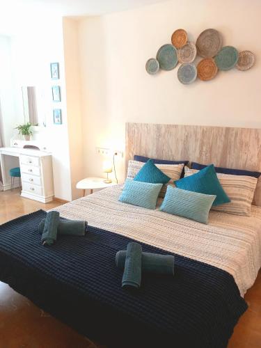 2 bedroom, Sea Front Complex w Pool and private garden