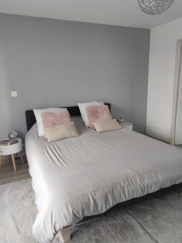 Ένα ή περισσότερα κρεβάτια σε δωμάτιο στο Chambre Ruaudin