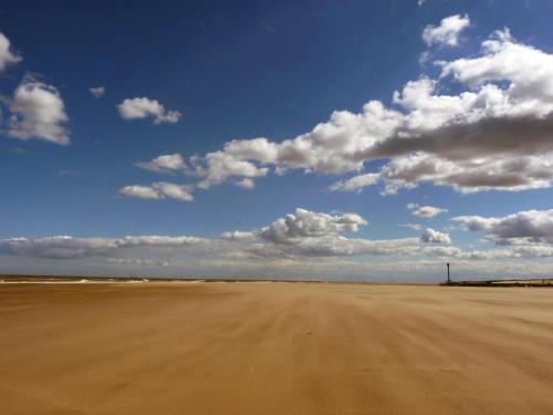 Gallery image of 4 Berth Caravan For Hire At Sunkist Holiday Park Near Skegness Ref 42084S in Anderby