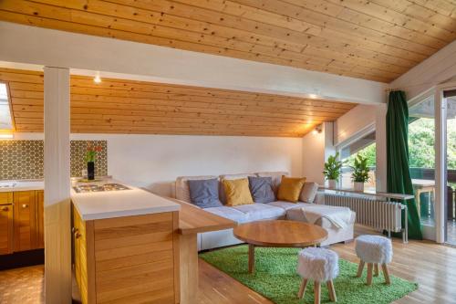 a living room with a couch and a table at Ruhige Ferienwohnungen in Partenkirchen 1 in Garmisch-Partenkirchen