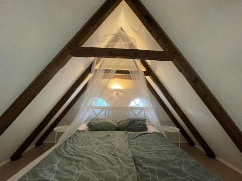 Postel nebo postele na pokoji v ubytování Hyggelig am Deich