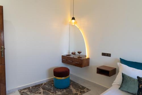 a living room with a couch and a table at Imlil apartment climatisé in Azrou