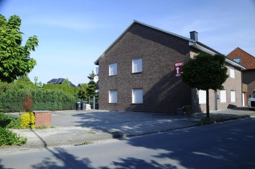 a brick building with a sign on the side of it at Bonsai-Ferienwohnung in Bad Laer