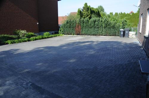 a brick parking lot in front of a building at Bonsai-Ferienwohnung in Bad Laer