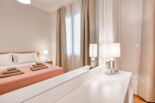 Modern 2-bedroom apt, 200m from the Acropolis