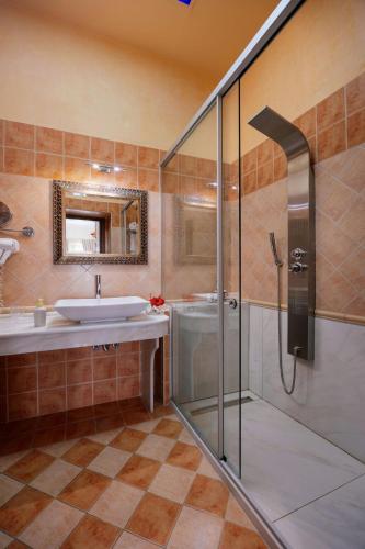 Bilik mandi di Casa Moazzo Suites and Apartments