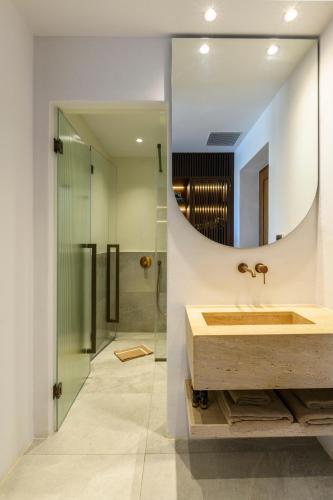 Ένα μπάνιο στο Charisma Hotel and Wellness Club