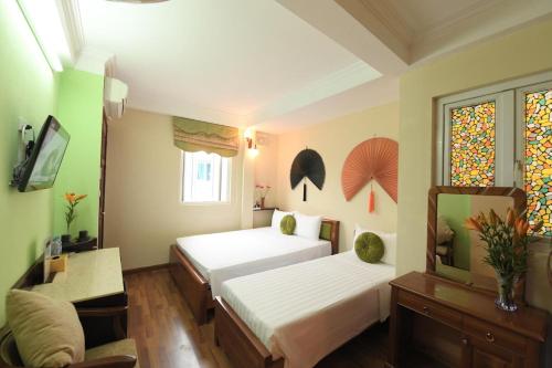 En eller flere senger på et rom på Hoàn Kiếm Lake View