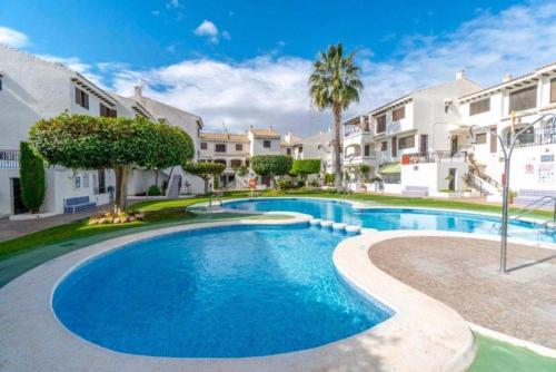 Poolen vid eller i närheten av Oleza Garden - Laguna Rosa - Playa Flamenca - Pool & Garden View.