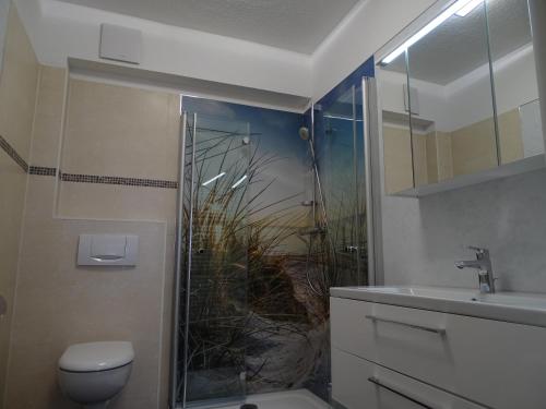 a bathroom with a shower and a toilet and a sink at Ferienwohnungen Stranddistel - Apartments von 30 bis 75 qm in Zinnowitz