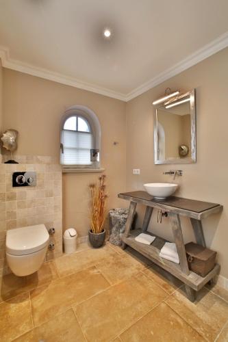a bathroom with a sink and a toilet at ApartHotel Seepferdchen in Hörnum
