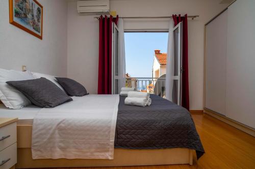 Ivana - Sea view apartment with garage photo 2