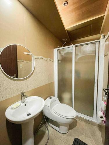 Koupelna v ubytování Megatower 1 Condominium, Baguio Condo Transient