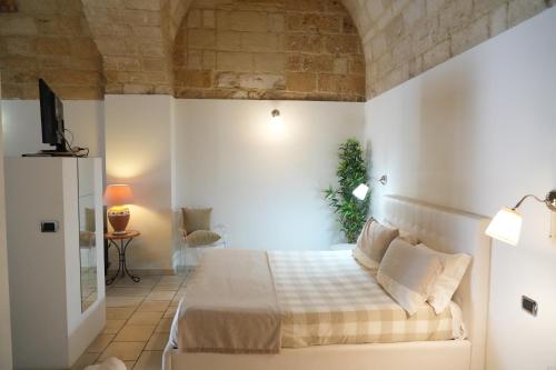 a bedroom with a bed and a tv on a wall at Bed & Breakfast Al Borgo in Gioia del Colle