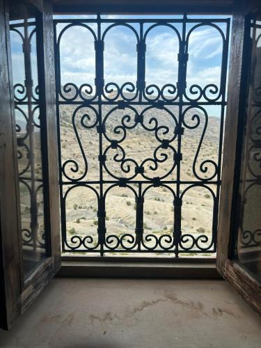 an open window with a view of the desert at KASBAH Atlas-Aberdouz in Aït Hattab