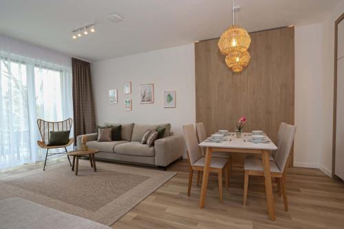 Χώρος καθιστικού στο Platán Beach Apartman with lakeview