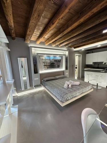a bedroom with a large bed in a room at City Fun in Rovigo