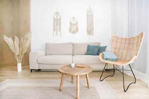 Χώρος καθιστικού στο Platán Beach Apartman with lakeview