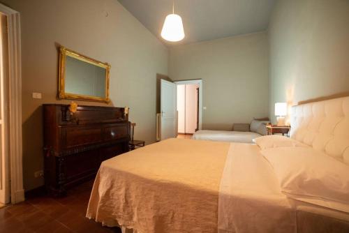 Tempat tidur dalam kamar di Appartamento l'Antico Rione