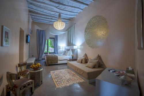 a living room with a couch and a bed at Taj Atlas Wellness Boutique Hôtel & Spa in Amizmiz