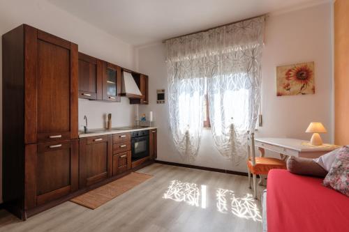 a kitchen with a table and a desk in a room at Dolce Vita in Valeggio sul Mincio