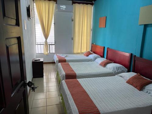 מיטה או מיטות בחדר ב-Hotel Villa Margarita