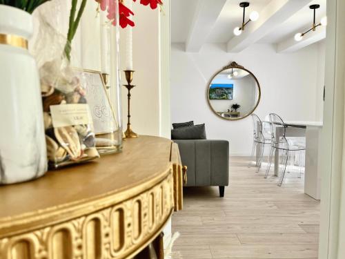 a living room with a table and a mirror at La Villetta nel Delta in Mesola