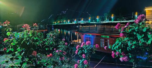シュリーナガルにあるHouseboat Karima palaceのギャラリーの写真