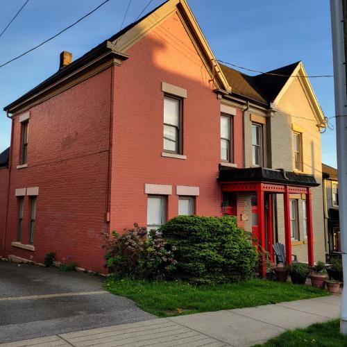 Towle House 1006, New Westminster (updated prices 2024)