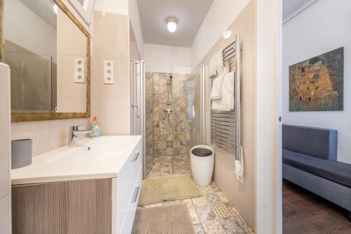 Bany a Margit Apartment