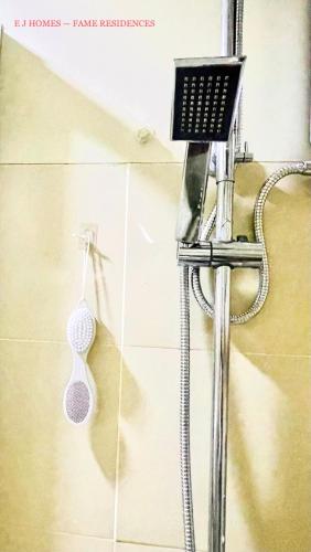 Bilik mandi di EJ Homes - Fame Residences
