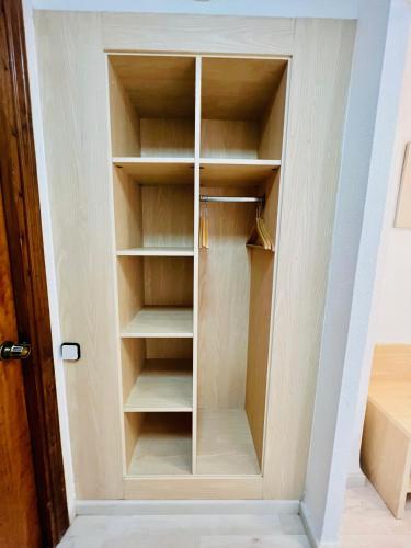 a cupboard in the corner of a room at Tortosa Parc in Tortosa