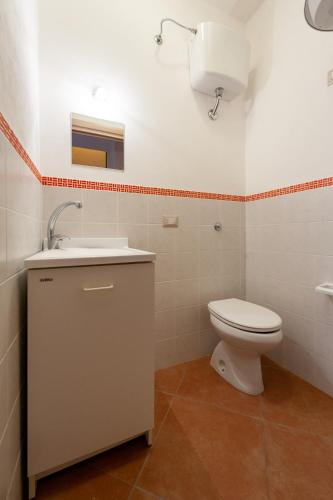 a bathroom with a toilet and a sink at Gratteri Holiday Appartamento Rapi Pitittu in Gratteri