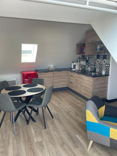 Η κουζίνα ή μικρή κουζίνα στο appartement des mésanges