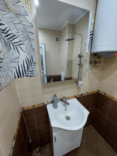 a bathroom with a sink and a mirror at 3 Rooms Apartment, Top Center, 1st Floor, AUBG, WiFi, PC i5 SSD, Tablet, AndroidMiTvBox, 3 LED TVs 200 Channels, Long Terrace, Self-Easy-Late Check-in, Stay Before Greece in Blagoevgrad