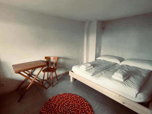 Säng eller sängar i ett rum på Chalet im Gus - Flumserberge & Walensee