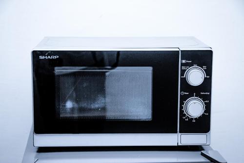 Cuisine ou kitchenette dans l'établissement NAIVELI-PALM Appartement meublé sobre et chic