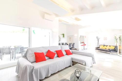 Mediterranean villa in Calpe with private pool.