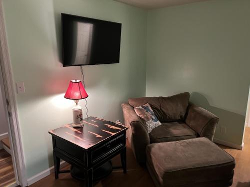 Χώρος καθιστικού στο Boat House Ground Floor #2 - 1 BR WaterFront, Wifi apts