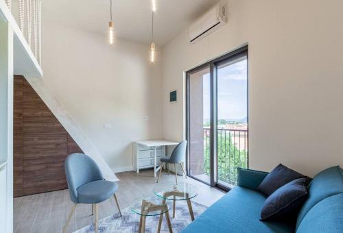 Posezení v ubytování Mini Condos® 13 D1 - Modern Studio with mezzanine