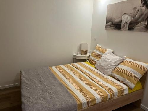 a bedroom with a bed with a painting on the wall at Abrilove in Castres