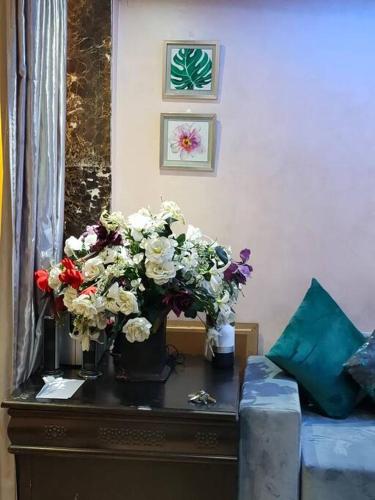 a table with two vases of flowers on it at PERLE Au centre de RABAT in Rabat