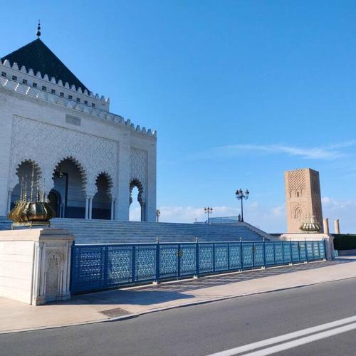 a building with a fence next to a street at PERLE Au centre de RABAT in Rabat