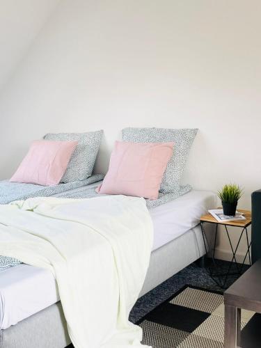 Кровать или кровати в номере Scandinavian Apartment Hotel - Prison Museum 1- one room apartment
