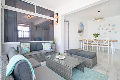 Villa Siroi, Puerto Del Carmen, heated pool, 10mn from the sea