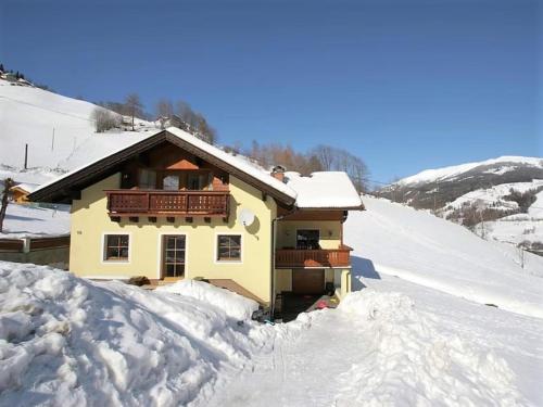 a house in the snow with a pile of snow at Wirnsberg in Aschbach