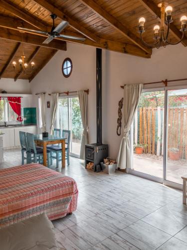 a bedroom with a bed and a dining room with a table at Casa de Colores in Torres