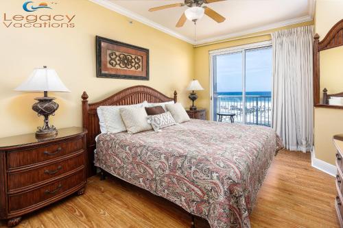 เตียงในห้องที่ SMP 307 - Beachfront Condo - Flexible Stay Dates!