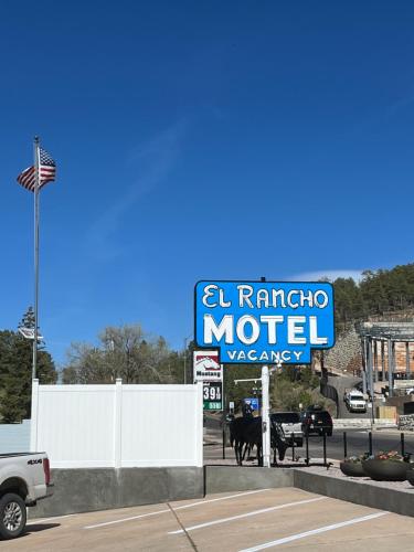 a sign for a motel in a parking lot at El Rancho Motel in Williams