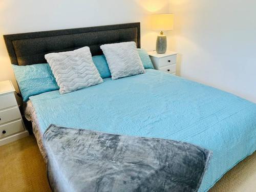 Una cama o camas en una habitación de Sandstone Point Holiday Home